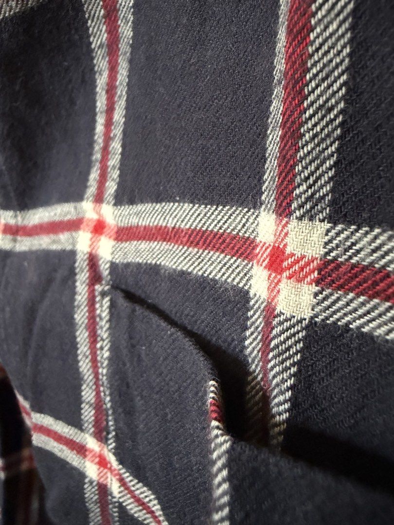 Uniqlo Cotton Plaid Flannel (Category: Longsleeves) located in Tayug. Submitted by deklutter_ (Listing ID 1449559945, Image 2). Description: Authentic uniqlo 100% cotton Small on tag NO ISSUES ‼️Pls haggle responsibly. Items are priced according to their overall condition..