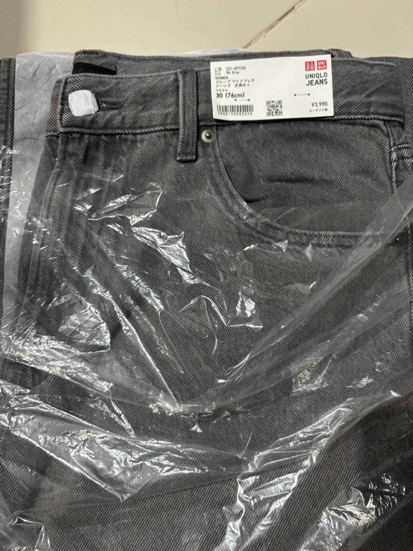 Uniqlo Drapey Wide Flare Jeans Grey (Category: Jeans) located in Manila. Submitted by ciaodeclutter (Listing ID 1449650752, Image 2). Description: - 30 (76cm) - slightly negotiable KINDLY READ MY BIO BEFORE SENDING ANY INQUIRIES OR OFFERS 🤍.