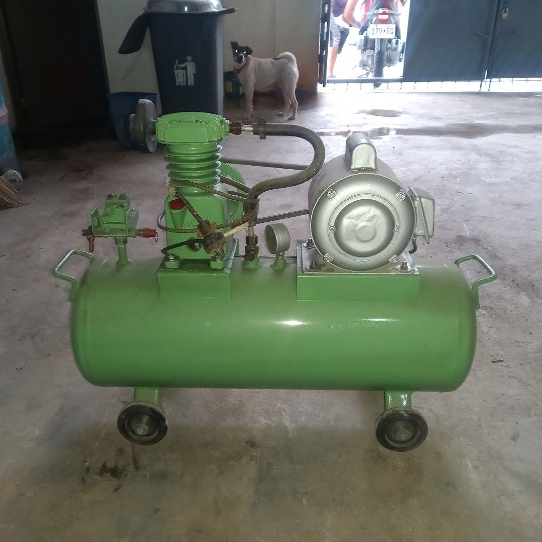 Vespa Air Comprpessor 30L (Category: Construction Tools & Equipment) located in Cainta. Submitted by bnszc (Listing ID 1449571042, Image 1). Description: Vespa Air Compressor 30L 🏷5, 500 (bawal baratin) - 1.5-2 hp - working 🚛 lalamove or pickup 📍Cainta, Rizal.
