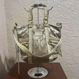 (Category: ) located in . Submitted by shoppestylish (Listing ID 1449706036, Image 1). Description: .