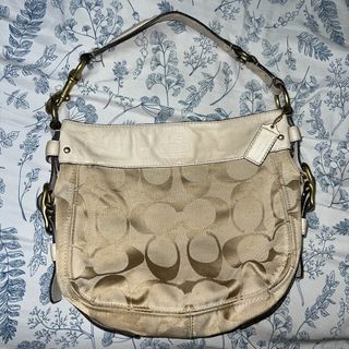 (Category: ) located in . Submitted by xqueenwardrobex (Listing ID 1449682982, Image 1). Description: .