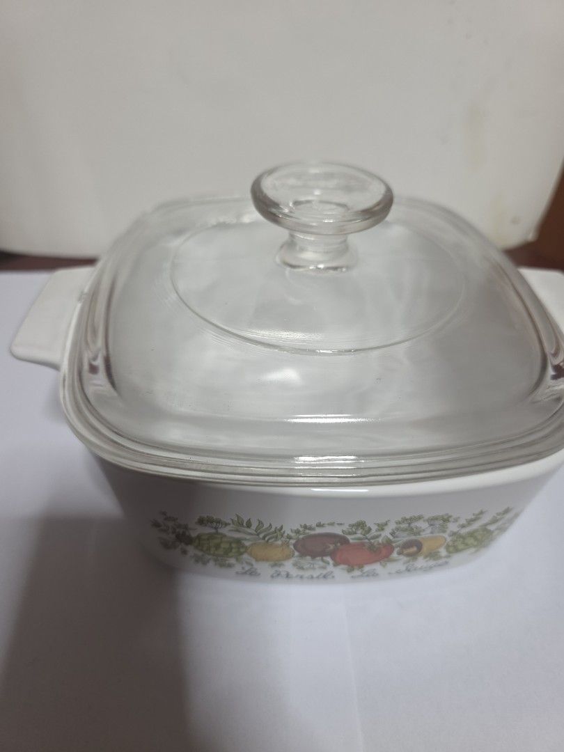 Vintage CorningWare Casserole Dish with PyRex lid509440555337666561