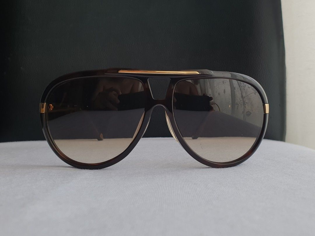 Vintage DOX Japan Sunglasses (Category: Sunglasses & Eyewear) located in Quezon City. Submitted by WasalakTwo (Listing ID 1449670399, Image 2). Description: Bought in Japan Durable and high quality Goodcondition Frame good as new Left lens with minimal flaw Open for delivery nationwide.