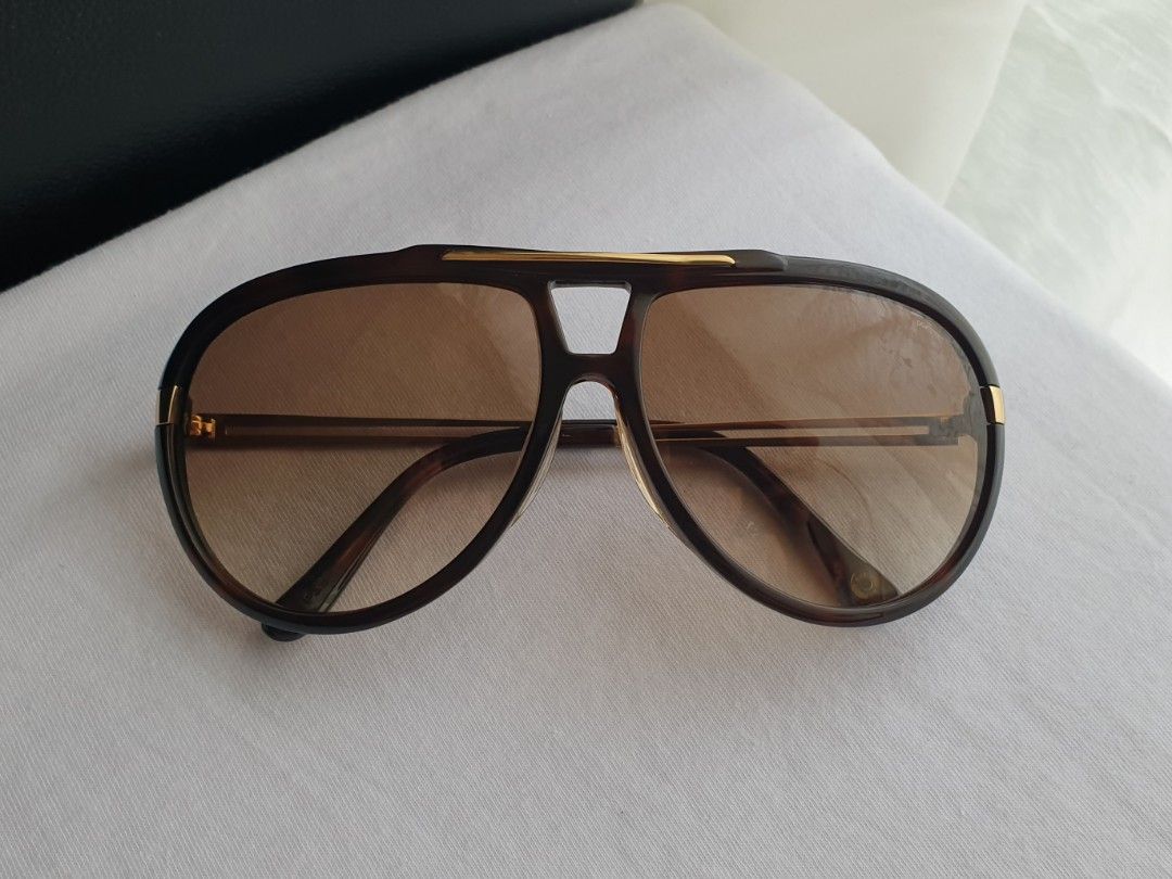 Vintage DOX Japan Sunglasses (Category: Sunglasses & Eyewear) located in Quezon City. Submitted by WasalakTwo (Listing ID 1449670399, Image 1). Description: Bought in Japan Durable and high quality Goodcondition Frame good as new Left lens with minimal flaw Open for delivery nationwide.