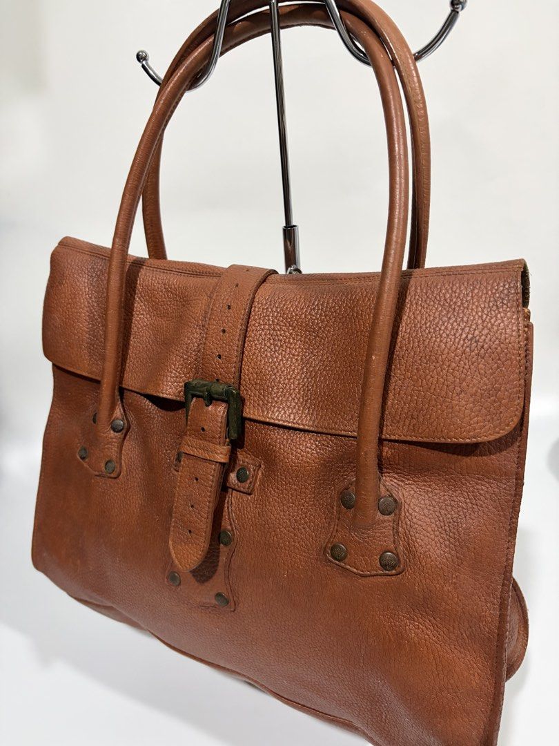 Vintage Mulberry Bag Brown (Category: Luxury Bags & Wallets) located in Tuguegarao City. Submitted by blairxoxowear (Listing ID 1449720005, Image 2). Description: see detailed photos for flaws Genuine hard leather💯.