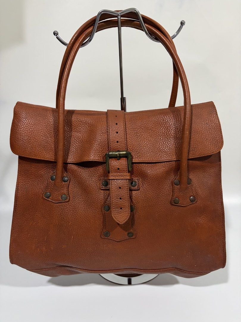 Vintage Mulberry Bag Brown (Category: Luxury Bags & Wallets) located in Tuguegarao City. Submitted by blairxoxowear (Listing ID 1449720005, Image 1). Description: see detailed photos for flaws Genuine hard leather💯.