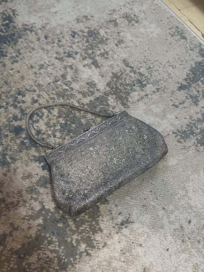 Vintage Silver Beaded Clutch Evening Bag (Category: Clutches) located in Manila. Submitted by cvntlab (Listing ID 1449672527, Image 1). Description: silver beaded kilo bag perf for night out no issue actual photo posted.