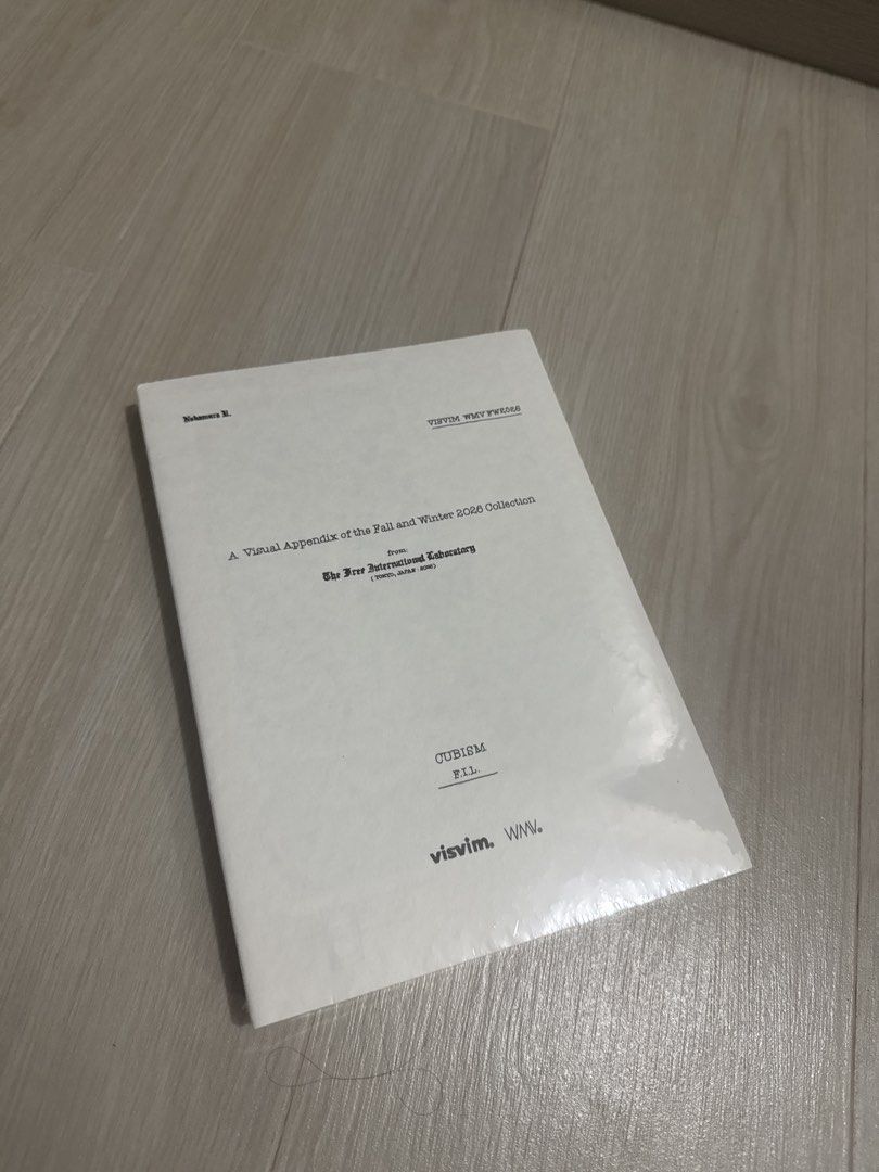 Visvim 26 aw catalog （分類：飾物架、飾物盒、飾物收納盒）位於 Hong Kong。 由 treast 提交（商品編號 1449693219，圖片 1）。簡介： Visvim 2026 aw catalog Brand new。