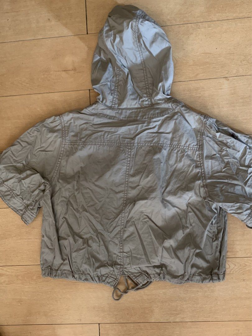 y2k Vertical Club Cropped Hooded Jacket (Category: Coats, Jackets and Outerwear) located in Antipolo. Submitted by cewenz (Listing ID 1449597916, Image 2). Description: - size: m-l - Features short sleeves and a hood - Adjustable drawstring at the hem - Button-up closure .