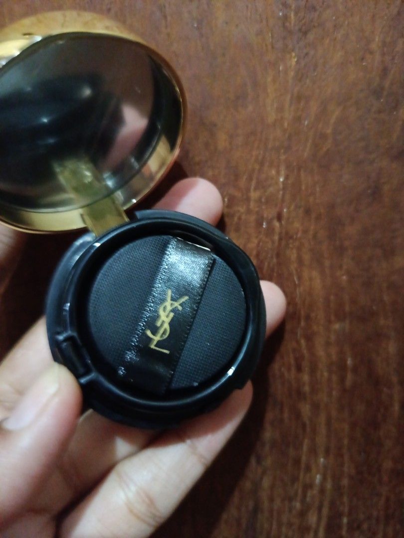 YSL mini cushion (Kategori: Rias Wajah) berada di Jakarta Timur. Dikirim oleh prelovedbymbakwita (ID iklan 1449551452, Gambar 3). Deskripsi: YSL mini cushion 5gr new.