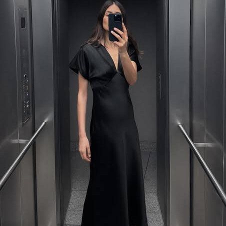 ZARA Satin Midi Dress | Black Medium (Category: Dresses) located in Quezon City. Submitted by mer.declutters (Listing ID 1449582129, Image 1). Description: - Flowy black satin midi dress - Flattering V-neckline - Delicate flutter sleeves - Beautiful fabric sheen - Versatile: dress up or down - Perfect for events or a night out - Comfortable and chic Haven’t had the chance to wear it pa! Tagged probably removed na. V-neck dress with pleats and sho