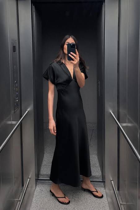 ZARA Satin Midi Dress | Black Medium (Category: Dresses) located in Quezon City. Submitted by mer.declutters (Listing ID 1449582129, Image 2). Description: - Flowy black satin midi dress - Flattering V-neckline - Delicate flutter sleeves - Beautiful fabric sheen - Versatile: dress up or down - Perfect for events or a night out - Comfortable and chic Haven’t had the chance to wear it pa! Tagged probably removed na. V-neck dress with pleats and sho