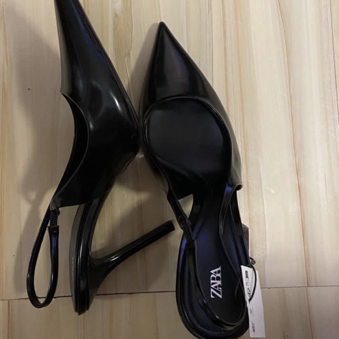 ZARA Slingback Pointed Toe High Heels | Black Size 41 (Category: Heels) located in Quezon City. Submitted by mer.declutters (Listing ID 1449578950, Image 3). Description: - Zara Black Slingback Heels - Size: 41 - Style: Pointed toe - Features: Elasticated slingback strap with adjustable buckle - Condition: Brand new, never worn, with tags attached Impulse buy gosh! Anyone interested please hmu :).