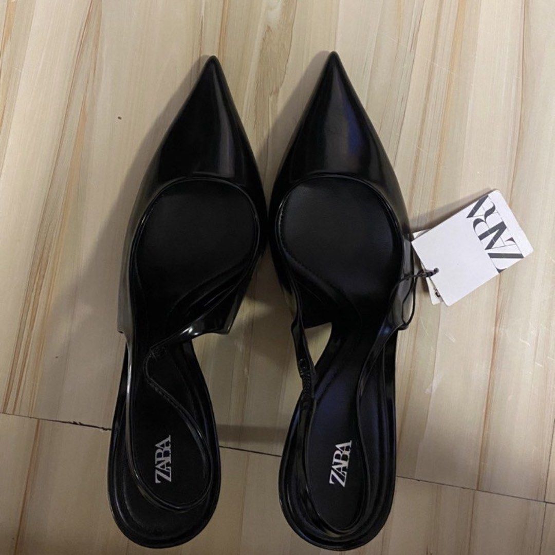 ZARA Slingback Pointed Toe High Heels | Black Size 41 (Category: Heels) located in Quezon City. Submitted by mer.declutters (Listing ID 1449578950, Image 2). Description: - Zara Black Slingback Heels - Size: 41 - Style: Pointed toe - Features: Elasticated slingback strap with adjustable buckle - Condition: Brand new, never worn, with tags attached Impulse buy gosh! Anyone interested please hmu :).