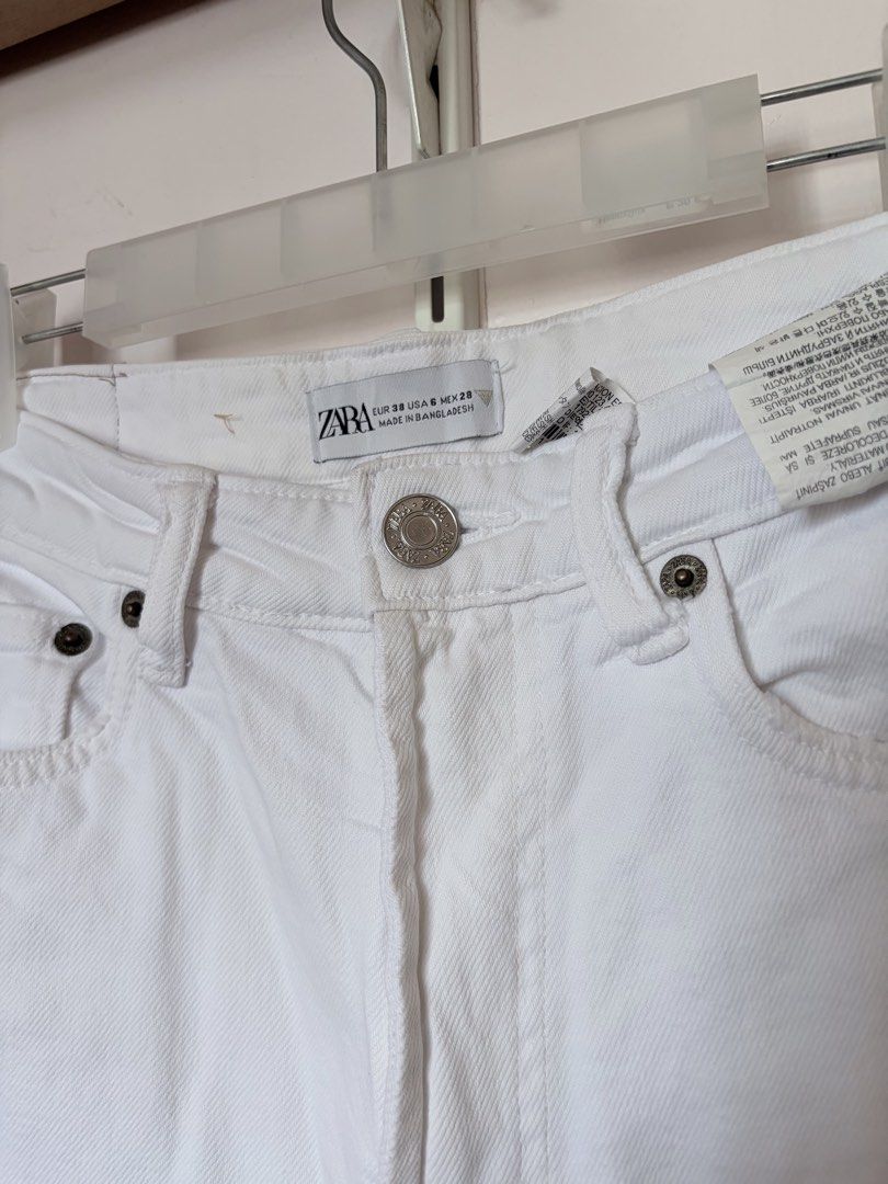 ZARA Straightcut White Denim Jeans (Category: Jeans) located in Tayug. Submitted by deklutter_ (Listing ID 1449564172, Image 2). Description: Saur pretty in actual, still crisp white Waist 28 inches Length 40 inches NO ISSUES ‼️Pls haggle responsibly. Items are priced according to their overall condition..