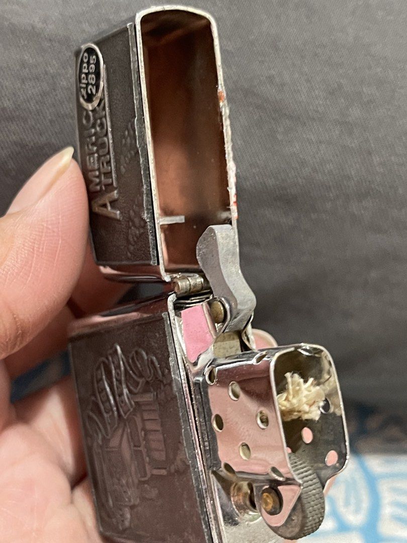 zippo lighter (Category: Vintage Collectibles) located in Cabiao. Submitted by imeon13 (Listing ID 1449635540, Image 3). Description: wla na xang gas pa refill nyu nlang from hongkong box surplus.