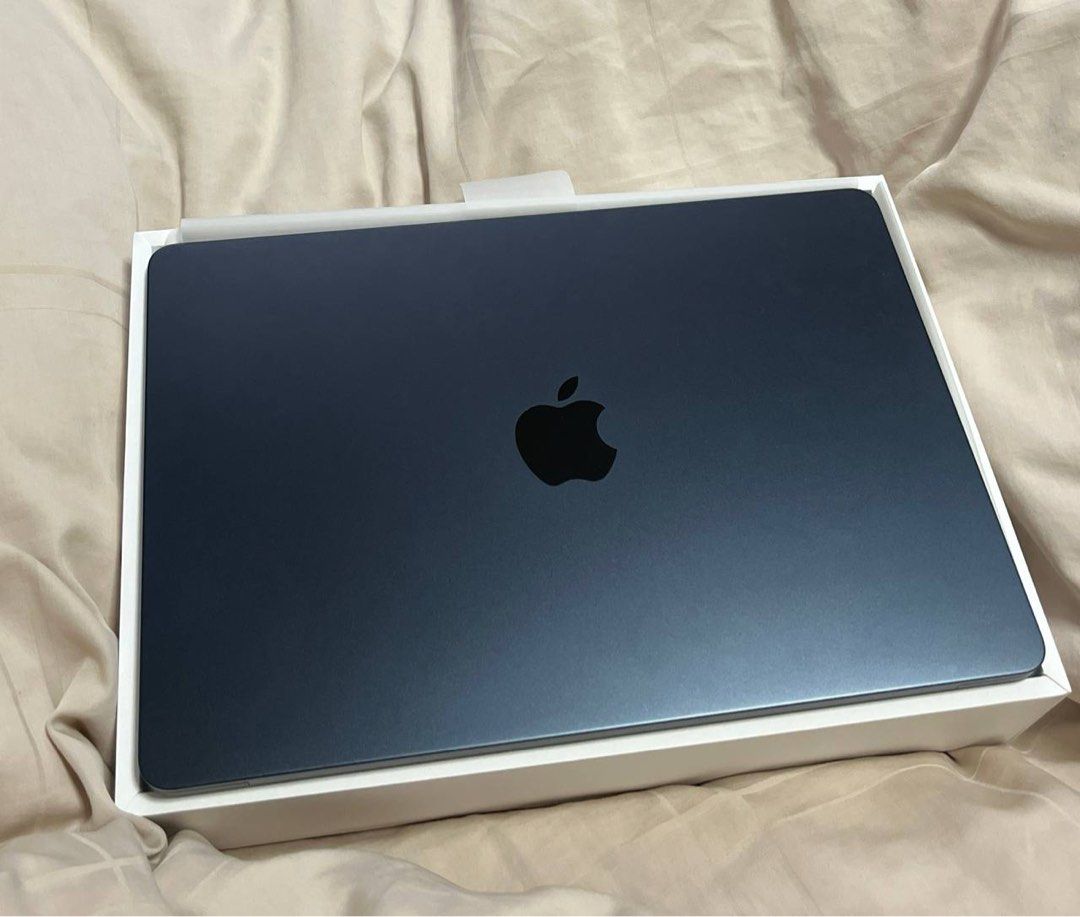 MacBook Air with M2 Chip509852936779212801