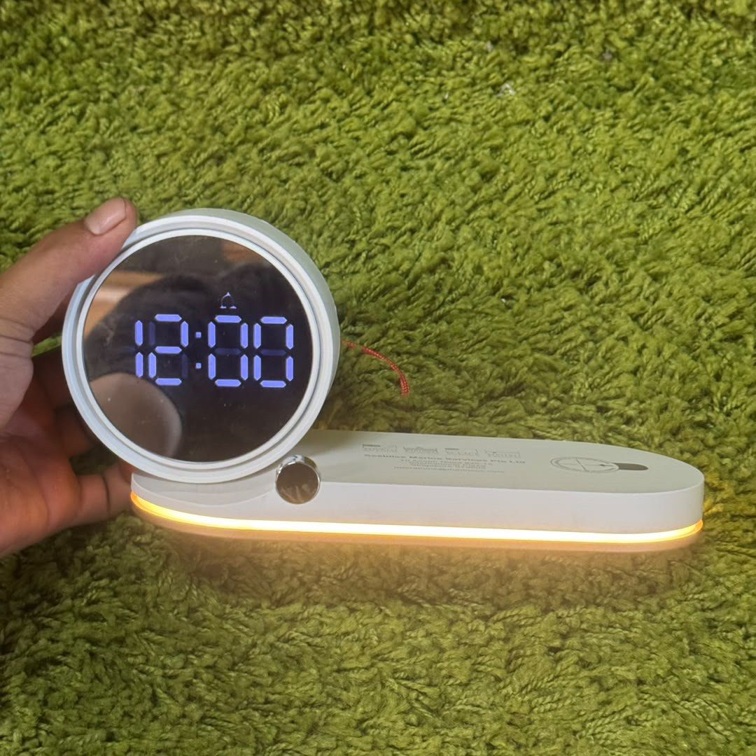 2in1 wireless charger (Category: Chargers) located in Kadok. Submitted by bundlekadok (Listing ID 1449800208, Image 2). Description: ITEM PRE❤️ FROM SINGAPORE CONDTION SEPERTI DALAM GAMBAR ITEM ELEKTRIK SELL WITH WARANTY WS DETAIL : 012 9052 753 LOCATION : FF BUNDLE KADOK ( KG KADOK KOTA BHARU KELANTAN ) WAKTU OPERASI : SABTU - KHAMIS ( 9.30 PG - 6.30 PTG ) JUMAAT SHJ CUTI.