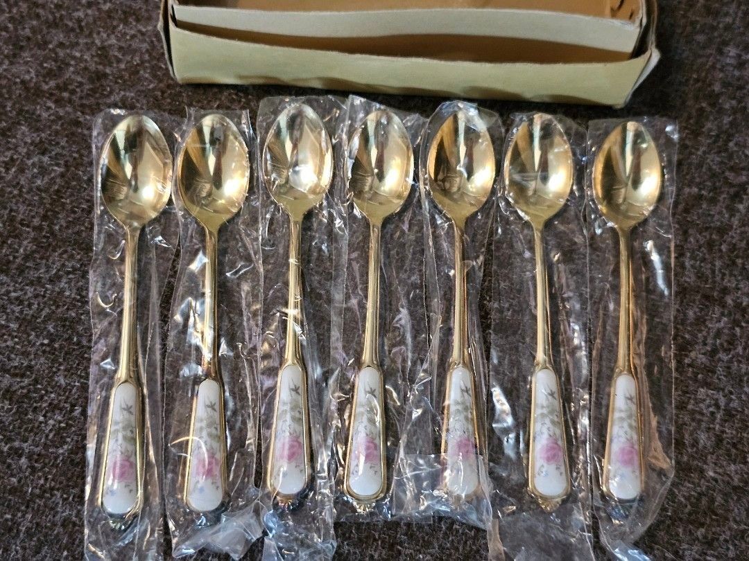 7PCS FLORAL DESIGN TEASPOON GOLD PLATED (Category: Coffee & Tea Tableware) located in Manila. Submitted by yatskiex2026 (Listing ID 1449919370, Image 1). Description: with box included 7 pcs meetup or via lalamove.