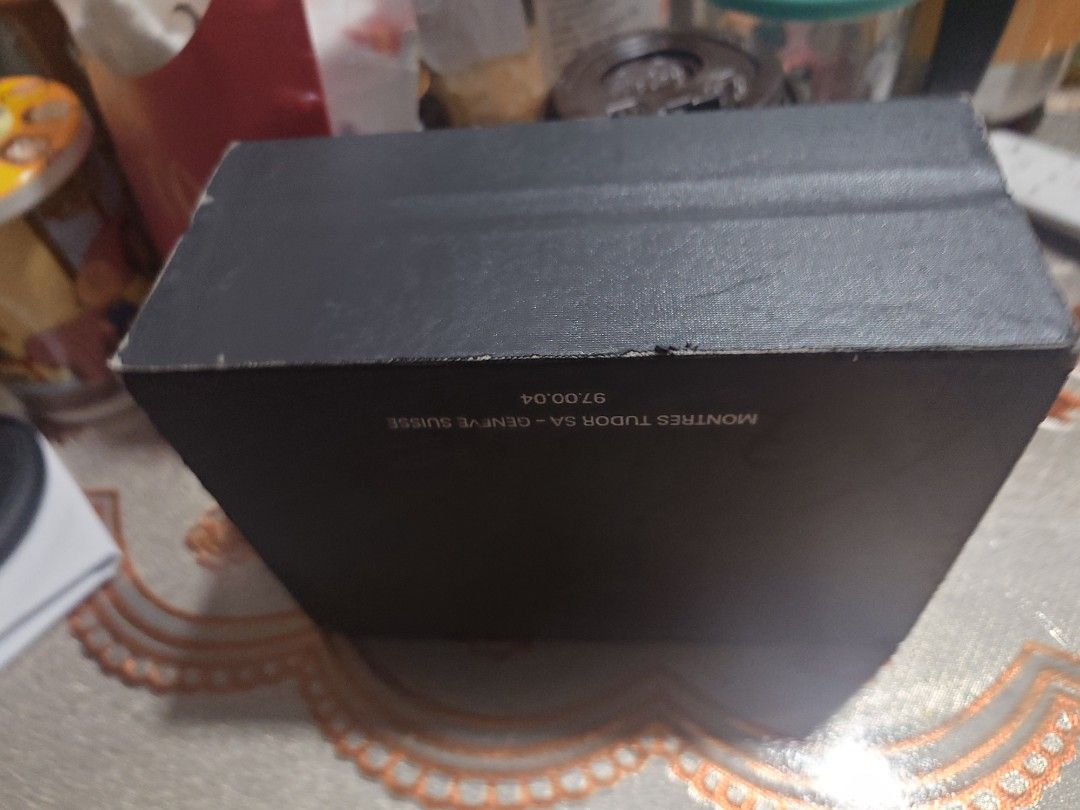 表盒 （分類：復古收藏品）位於 Hong Kong。 由 fourlook7 提交（商品編號 1438489623，圖片 3）。簡介： 品相如图，葵芳站D出口。 不合完美者！。
