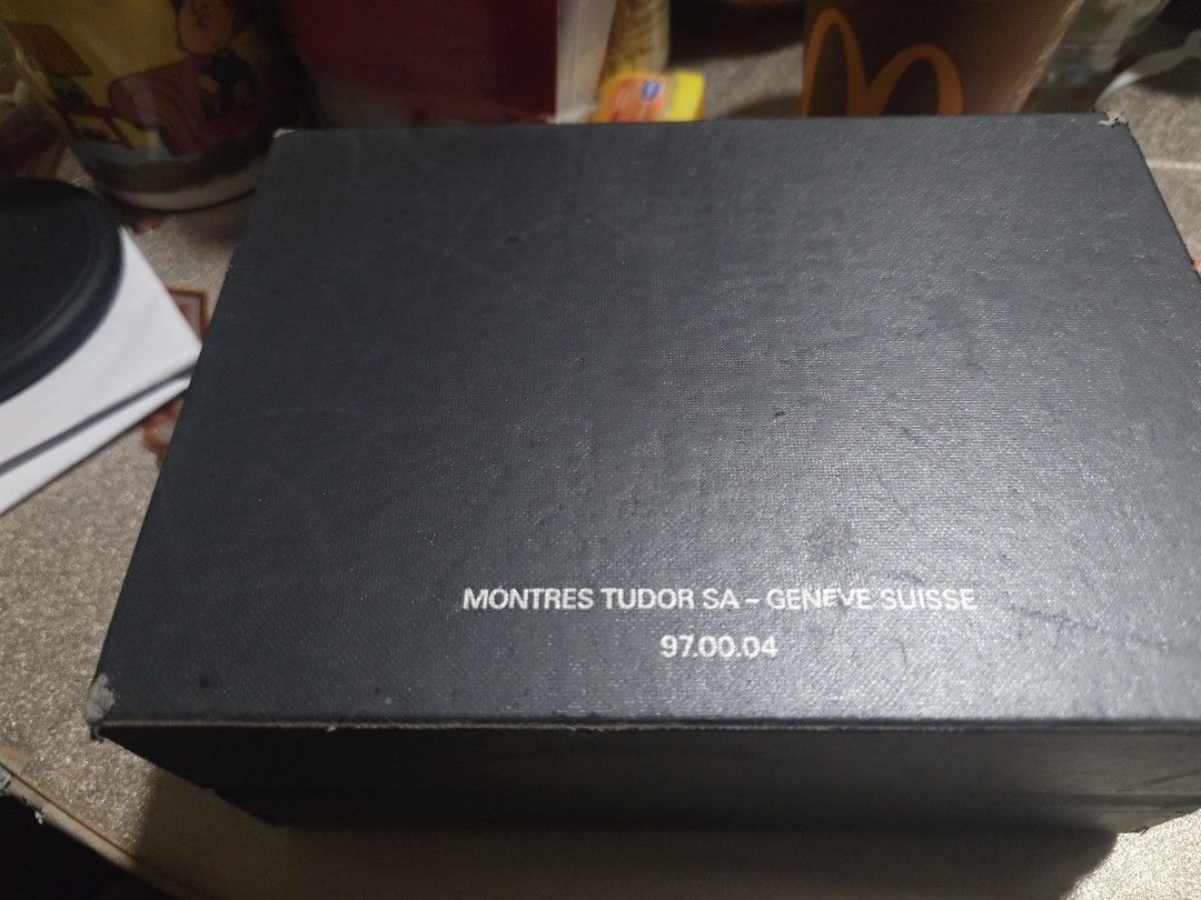 表盒 （分類：復古收藏品）位於 Hong Kong。 由 fourlook7 提交（商品編號 1438489623，圖片 5）。簡介： 品相如图，葵芳站D出口。 不合完美者！。