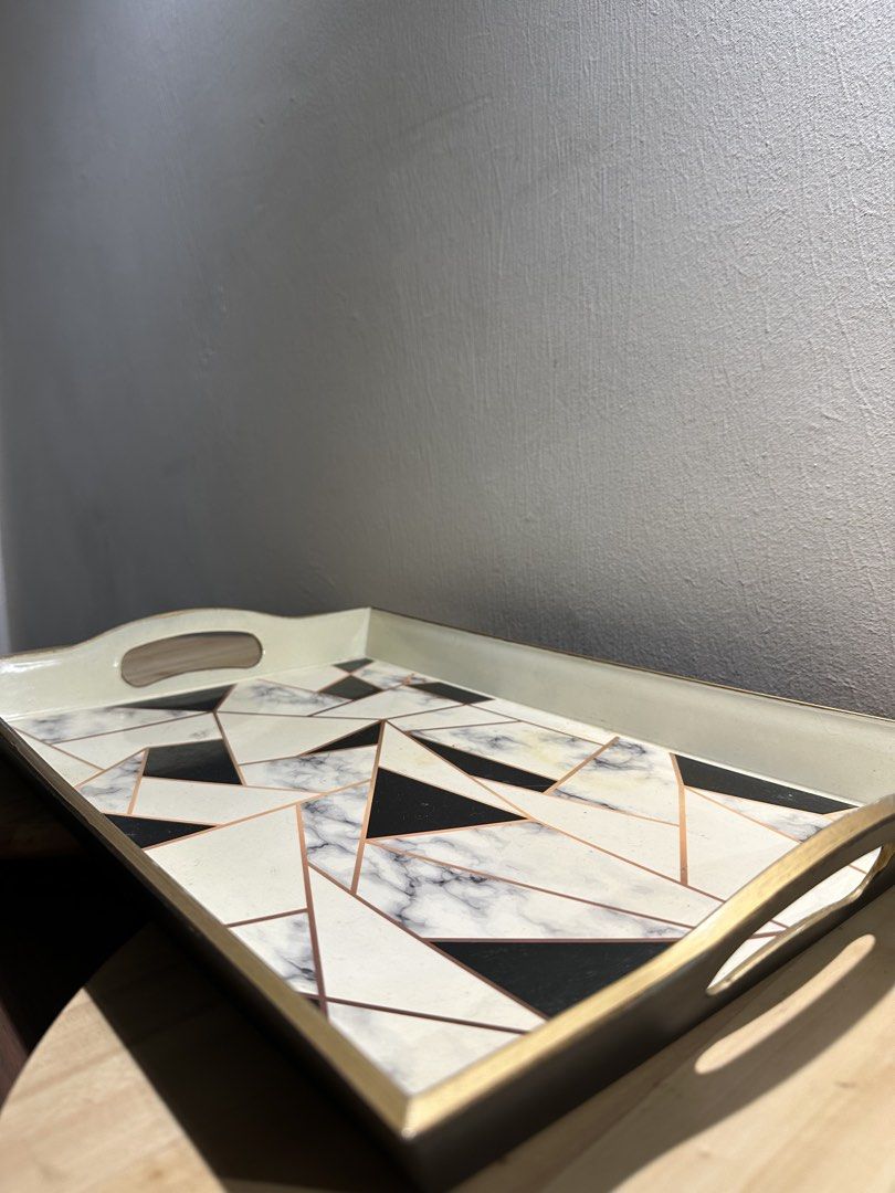 🔥 Offer 🔥 Geometric Marble and Rose Gold Serving Tray (Category: Other Kitchenware & Tableware) located in Petaling Jaya. Submitted by yaya_adam_ (Listing ID 1449945350, Image 1). Description: - Stylish serving tray with a chic geometric pattern. - Convenient cut-out handles for easy carrying. - Ideal for serving drinks or as a stunning decorative piece. Self pick up only.