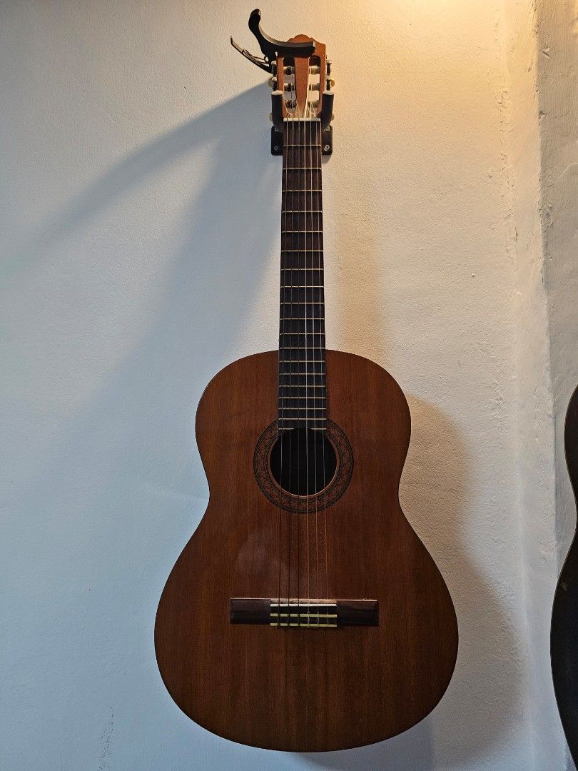 Acoustic Guitar Yamaha C40 (Category: Musical Instruments) located in Manila. Submitted by DANAANFAM (Listing ID 1449767096, Image 1). Description: - Classic acoustic guitar - Warm, rich wood tone - Smooth, easy-to-play fretboard - Suitable for beginners and experienced players - Comes with an attached capo - Ready for its new owner.