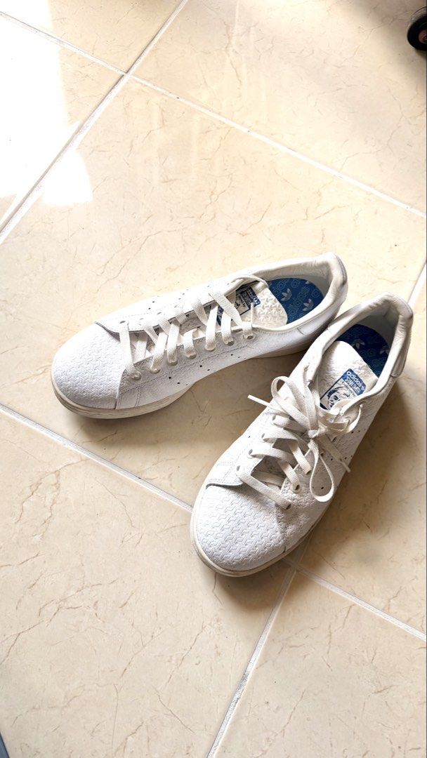Adidas Gazelle Sneakers White (Category: Casual Shoes) located in Makati City. Submitted by nobibi.tree (Listing ID 1449771775, Image 2). Description: - White Adidas Gazelle sneakers - Textured pattern on the upper - Classic Stan Smith silhouette - Includes original box - Size: 7.5 US / 7.5 UK / 41.5 EU But can fit size 8 with space. I’m size 8.