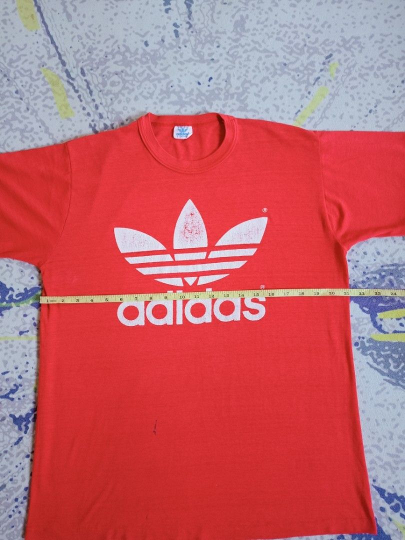 Adidas vintage Trefoil Logo (Category: Tshirts & Polo Shirts) located in Bachok. Submitted by rayy_jefferson (Listing ID 1449832315, Image 2). Description: t-shirt adidas vintage ada pinhole 3 lubang kecil ada kekotoran sedikit yang lain masih cantik lagi condition rujukan pada gambar pit 21 labuh 27.5 made in usa rm1 pakaian terpakai mereka yang tidak memahami pakaian vintage..mereka yang mengambil berat tentang butiran kecil atau gugup tolong e