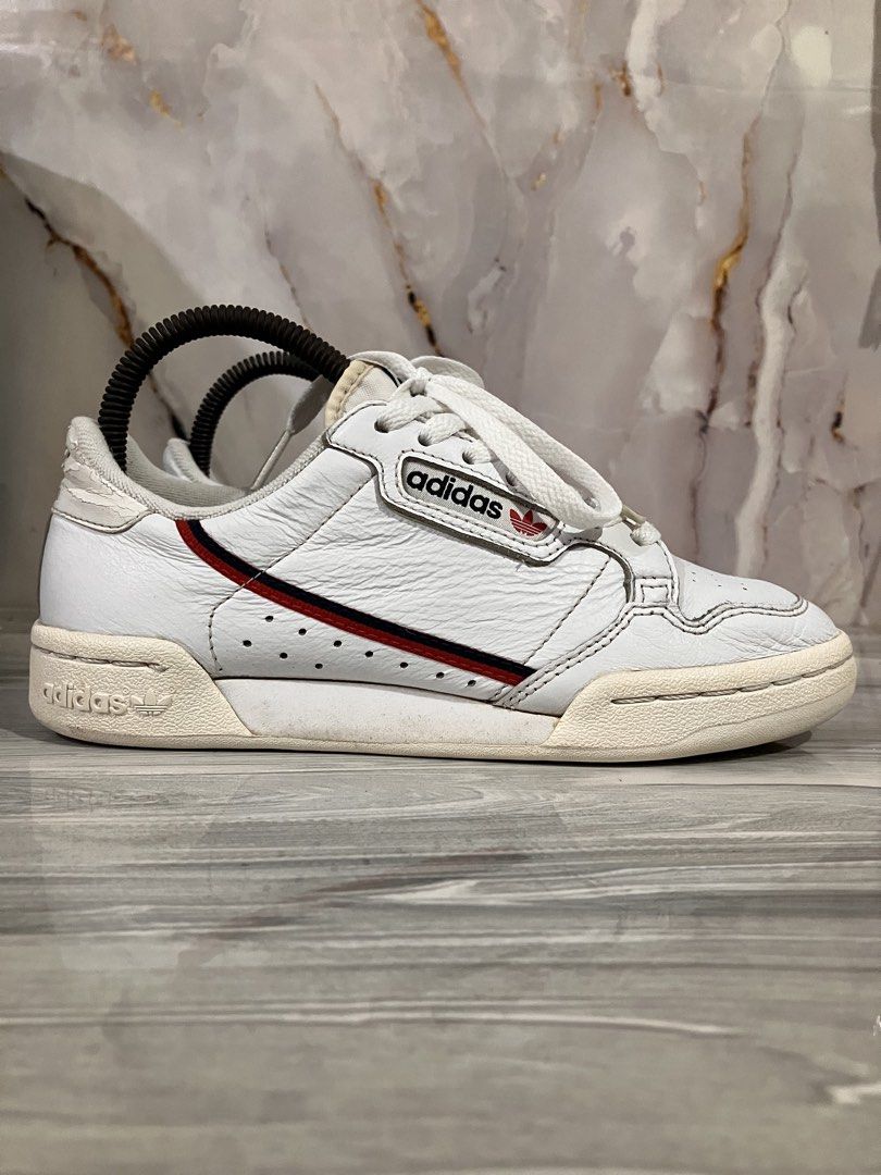 ADIDAS WHITE SNEAKERS SIZE 4.5 MEN (Category: Sneakers) located in General Mariano Alvarez. Submitted by adonid (Listing ID 1449766492, Image 1). Description: ADIDAS WHITE SNEAKERS ORIGINAL ADIDAS WHITE SNEAKERS GOOD CONDITION NORMAL SIGN OF USAGE ONLY SIZE 4.5 MEN.