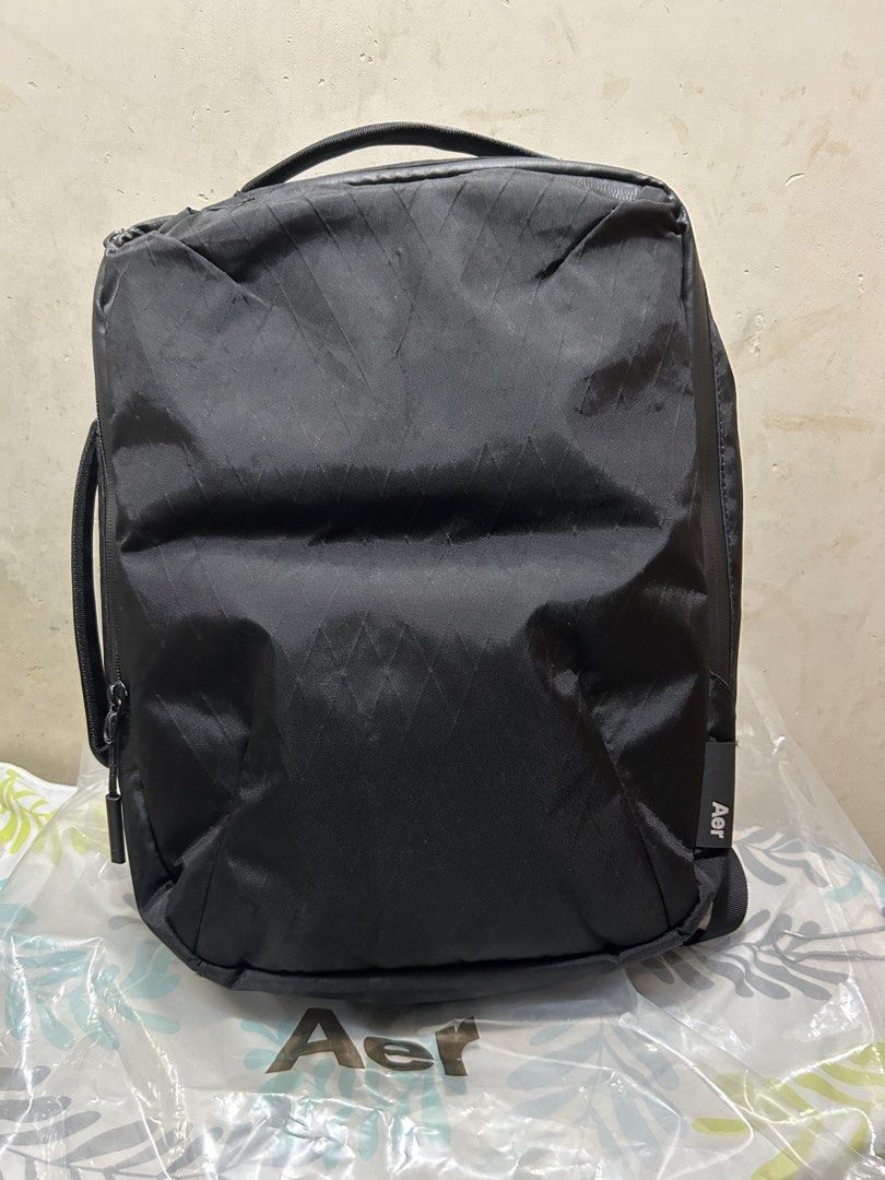 Aer Slim Pack 2 X-Pac 背包 （分類：背包）位於 Hong Kong。 由 jimmylam6 提交（商品編號 1449890381，圖片 1）。簡介： Aer Slim Pack 2 背包，黑色 X-Pac 材質。容量大，間隔多，好適合去旅行或者返工用。有手挽位同背帶，兩種孭法。內籠係橙色，好搶眼。。
