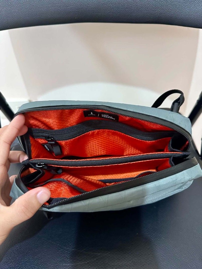ALPAKA Tech Case (Category: Sling Bags) located in Manila. Submitted by whyugonnob49623 (Listing ID 1449917483, Image 3). Description: Comes with slide pro strap.