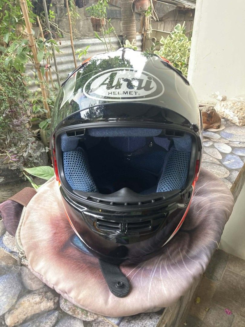 Arai Rx7 rr3 (Category: Helmets and other Riding Gears) located in Manila. Submitted by anjing12 (Listing ID 1449860632, Image 3). Description: Size Small in good condition some chips and light scratches included brand-new clear visor and dust bag.
