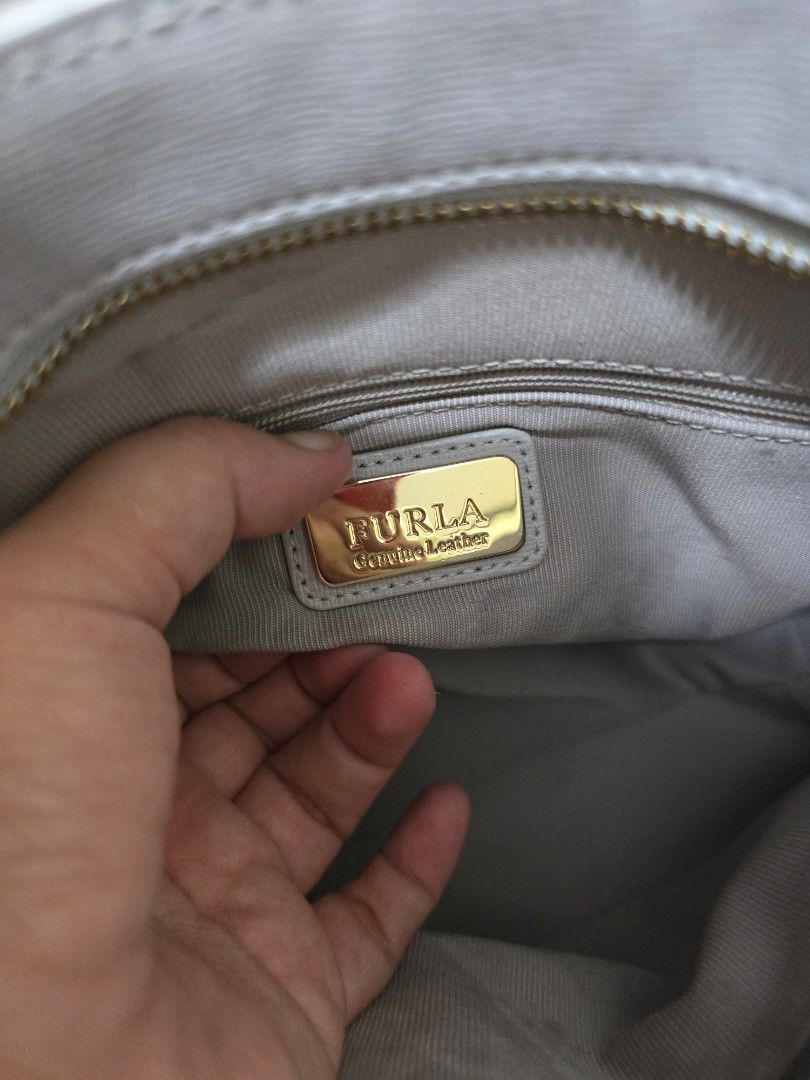 Authentic Furla Crossbody Bag (Category: Luxury Bags & Wallets) located in Quezon City. Submitted by littlethings08 (Listing ID 1449946738, Image 3). Description: .