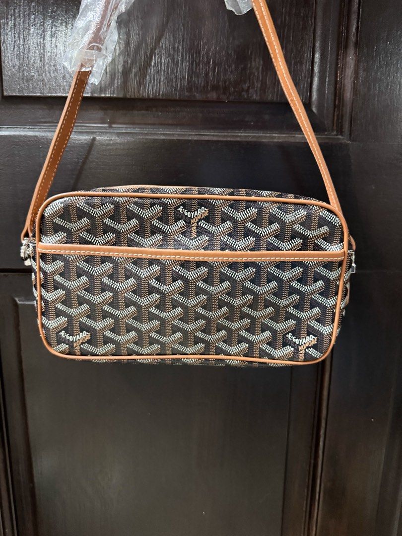 AUTHENTIC Goyard Cap Vert in Tan Crossbody (Category: Luxury Bags & Wallets) located in Quezon City. Submitted by closetofcoco (Listing ID 1449761883, Image 1). Description: GUARANTEED AUTHENTIC PM FOR INQUIRIES NO LOW BALLING.