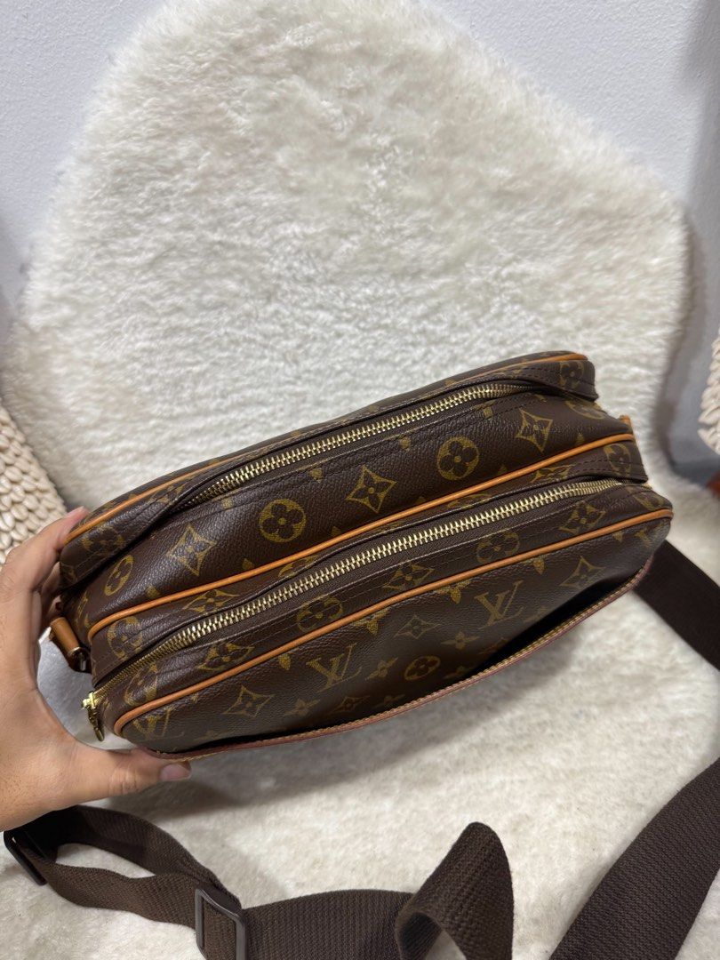 Authentic Louis Vuitton Monogram Reporter PM bag (Category: Luxury Bags & Wallets) located in Quezon City. Submitted by jhaediah (Listing ID 1449890357, Image 2). Description: Authentic Preloved With signs of used .