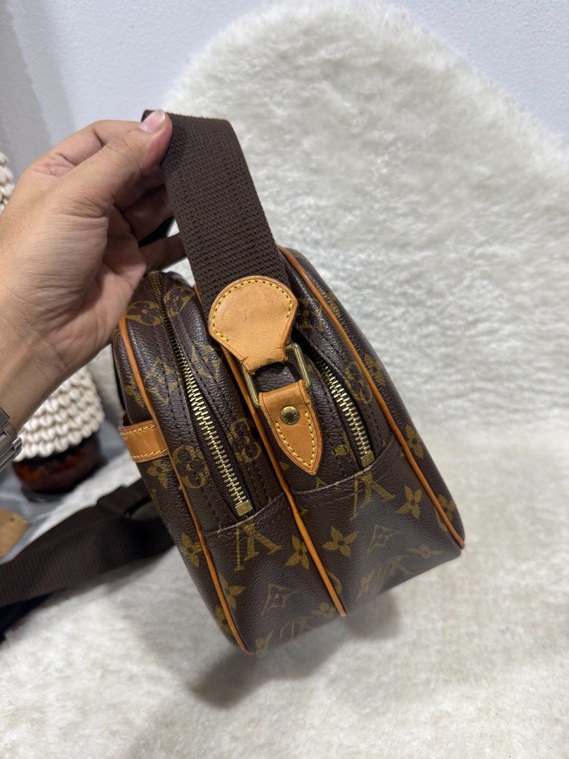 Authentic Louis Vuitton Monogram Reporter PM bag (Category: Luxury Bags & Wallets) located in Quezon City. Submitted by jhaediah (Listing ID 1449890357, Image 3). Description: Authentic Preloved With signs of used .