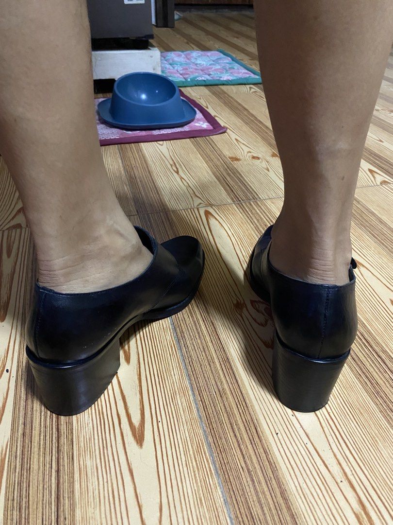 BANDOLINO BLACK LEATHER SHOES (Category: Loafers) located in Angeles City. Submitted by cmsfrncsc (Listing ID 1449848737, Image 3). Description: - Size: EURO 7 or 8 (37-38) - Authentic Bandolino Leather Shoes - Comfortable to wear.