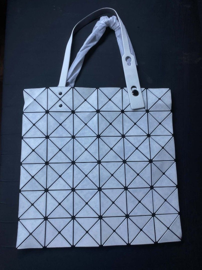 BAO BAO ISSEY MIYAKE (Category: Luxury Bags & Wallets) located in Tacurong. Submitted by jayve_ukaysell (Listing ID 1449759701, Image 2). Description: BAO BAO ISSEY MIYAKE 🤍 𝐂𝐎𝐋𝐎𝐑 𝐑𝐀𝐓𝐄 :9/10 𝐂𝐎𝐍𝐃𝐈𝐓𝐈𝐎𝐍: VERY GOOD 𝐈𝐒𝐒𝐔𝐄: NASA PICTURE 𝐌𝐈𝐍𝐄 :1000.