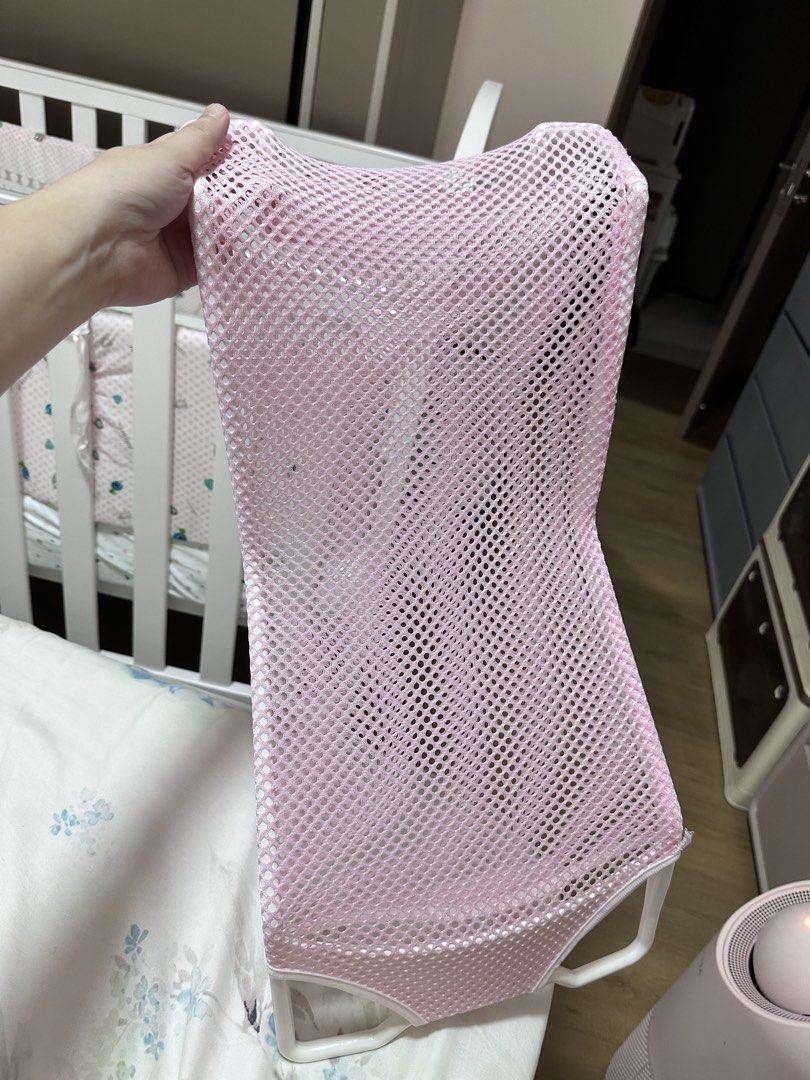 Bath rack (Category: Changing Mats & Accessories) located in Singapore. Submitted by glowstar33 (Listing ID 1449852055, Image 1). Description: Baby mesh for bathtub .