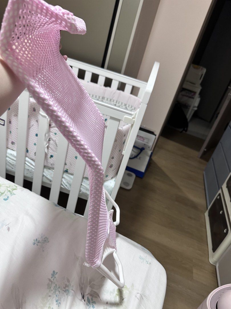 Bath rack (Category: Changing Mats & Accessories) located in Singapore. Submitted by glowstar33 (Listing ID 1449852055, Image 2). Description: Baby mesh for bathtub .