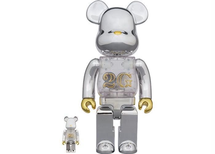 bearbrick 2G 100% & 400% set (Category: Designer & Blind Box Toys) located in Makati City. Submitted by clubaria (Listing ID 1449915656, Image 1). Description: unused, only opened to put batteries then placed back in the box ever since.