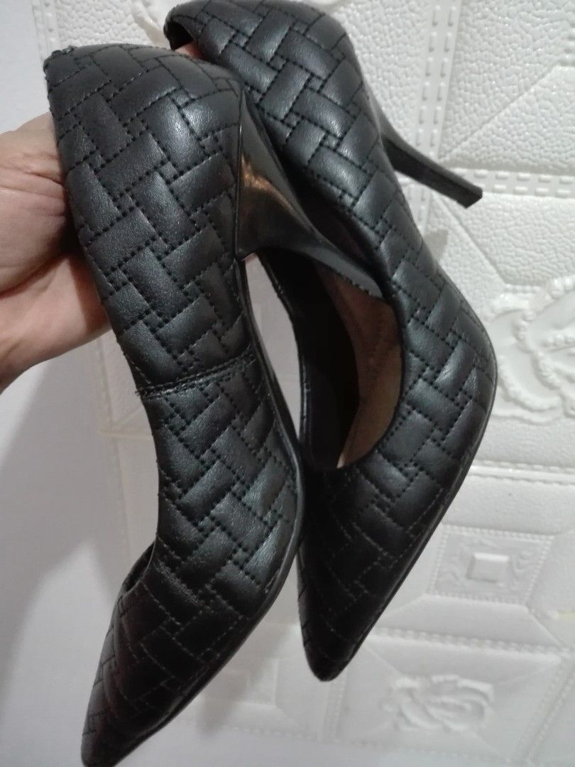 Beira Rio Quilted Black Pointed Toe Heels Size 35 (Category: Heels) located in Marikina City. Submitted by laila15 (Listing ID 1449853182, Image 2). Description: - Brand: Beira Rio - Color: Black - Style: Quilted heels - Toe: Pointed - Features: Comfortable cushioned insole - Origin: Made in Brazil - Versatility: Perfect for dressing up or down - Condition: Please check photos for details.