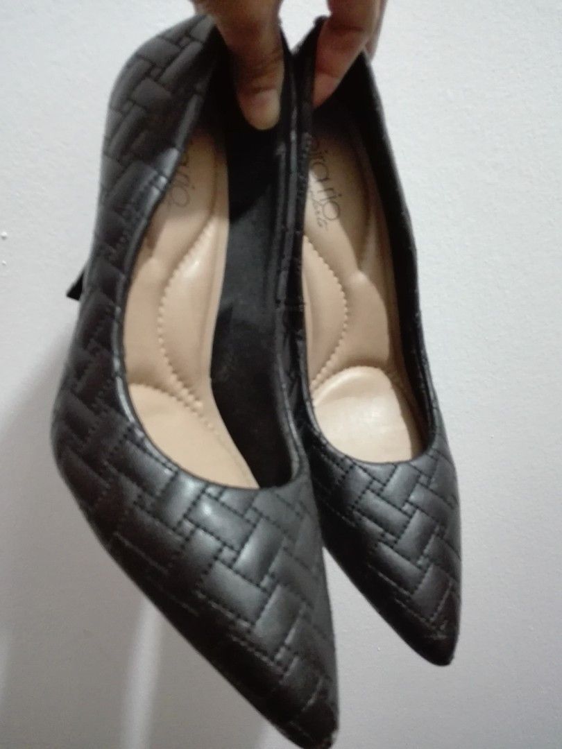 Beira Rio Quilted Black Pointed Toe Heels Size 35 (Category: Heels) located in Marikina City. Submitted by laila15 (Listing ID 1449853182, Image 1). Description: - Brand: Beira Rio - Color: Black - Style: Quilted heels - Toe: Pointed - Features: Comfortable cushioned insole - Origin: Made in Brazil - Versatility: Perfect for dressing up or down - Condition: Please check photos for details.