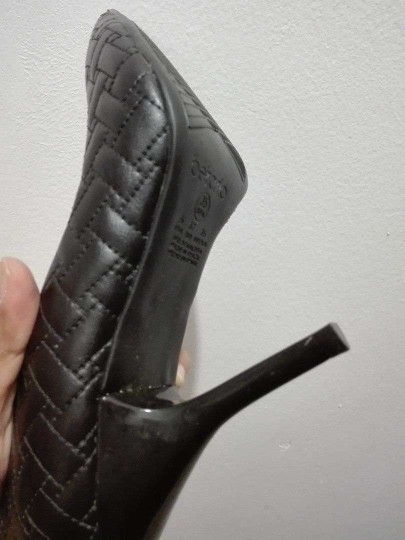 Beira Rio Quilted Black Pointed Toe Heels Size 35 (Category: Heels) located in Marikina City. Submitted by laila15 (Listing ID 1449853182, Image 3). Description: - Brand: Beira Rio - Color: Black - Style: Quilted heels - Toe: Pointed - Features: Comfortable cushioned insole - Origin: Made in Brazil - Versatility: Perfect for dressing up or down - Condition: Please check photos for details.