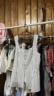 (Category: ) located in . Submitted by dainty.hercloset (Listing ID 1449493928, Image 1). Description: .