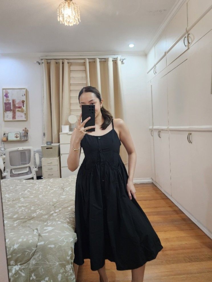 Black Button Front Midi Dress with Pockets (Category: Dresses) located in Cagayan de Oro. Submitted by declutter97 (Listing ID 1449827986, Image 3). Description: Black dress with pockets 🦋 Fits Small Php300 Model's height: 5'1 Model's size: Small.