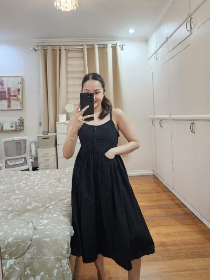 Black Button Front Midi Dress with Pockets (Category: Dresses) located in Cagayan de Oro. Submitted by declutter97 (Listing ID 1449827986, Image 2). Description: Black dress with pockets 🦋 Fits Small Php300 Model's height: 5'1 Model's size: Small.