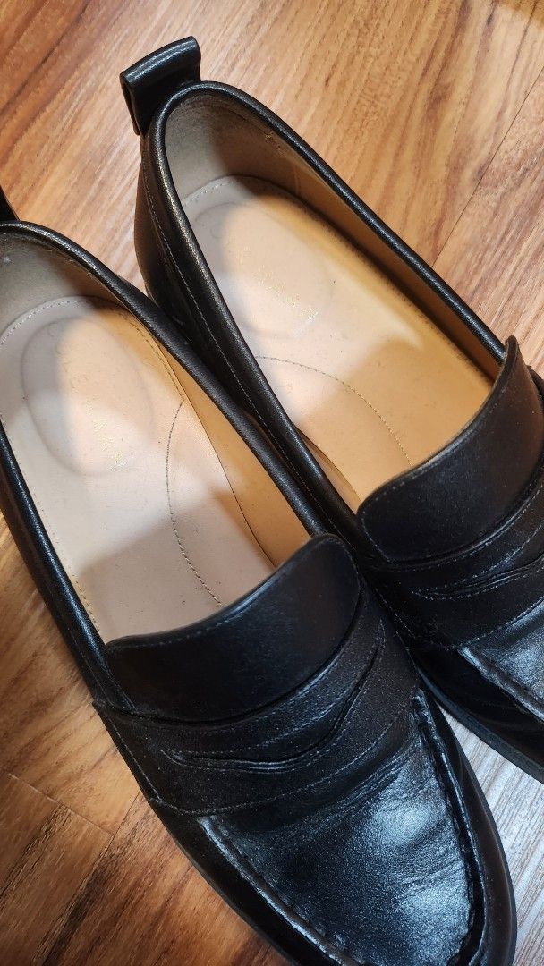 Colehann black leather loafers - Size 6B (Category: Loafers) located in Pasig City. Submitted by anjgonzy (Listing ID 1449807478, Image 3). Description: - Classic black leather loafers - Bought in the US - Versatile for work or casual outfits - Size: 6B - Used less than 5 times, mostly indoor RFS: Not using it. MOP: Gcash, Maribank Buyer will take care of the shipping fee and booking..