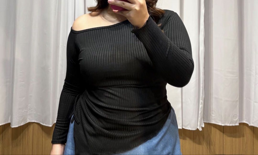 Black Off-Shoulder Ribbed Long Sleeve Top (Category: Longsleeves) located in Taguig. Submitted by crsthngs (Listing ID 1449895114, Image 1). Description: Please see 2nd pic for dimensions.